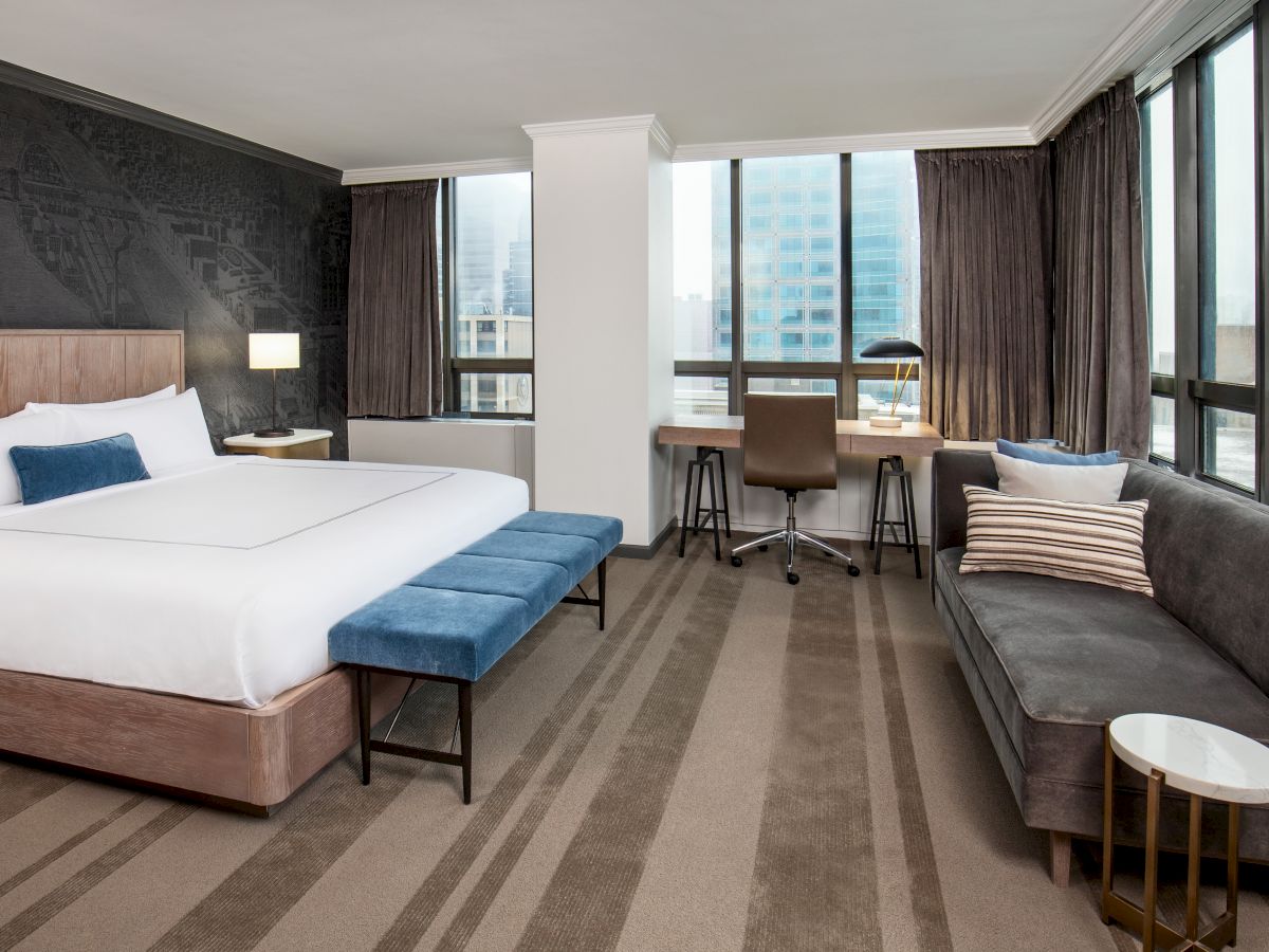 Downtown Minneapolis Luxury Suites - Marquette Hotel